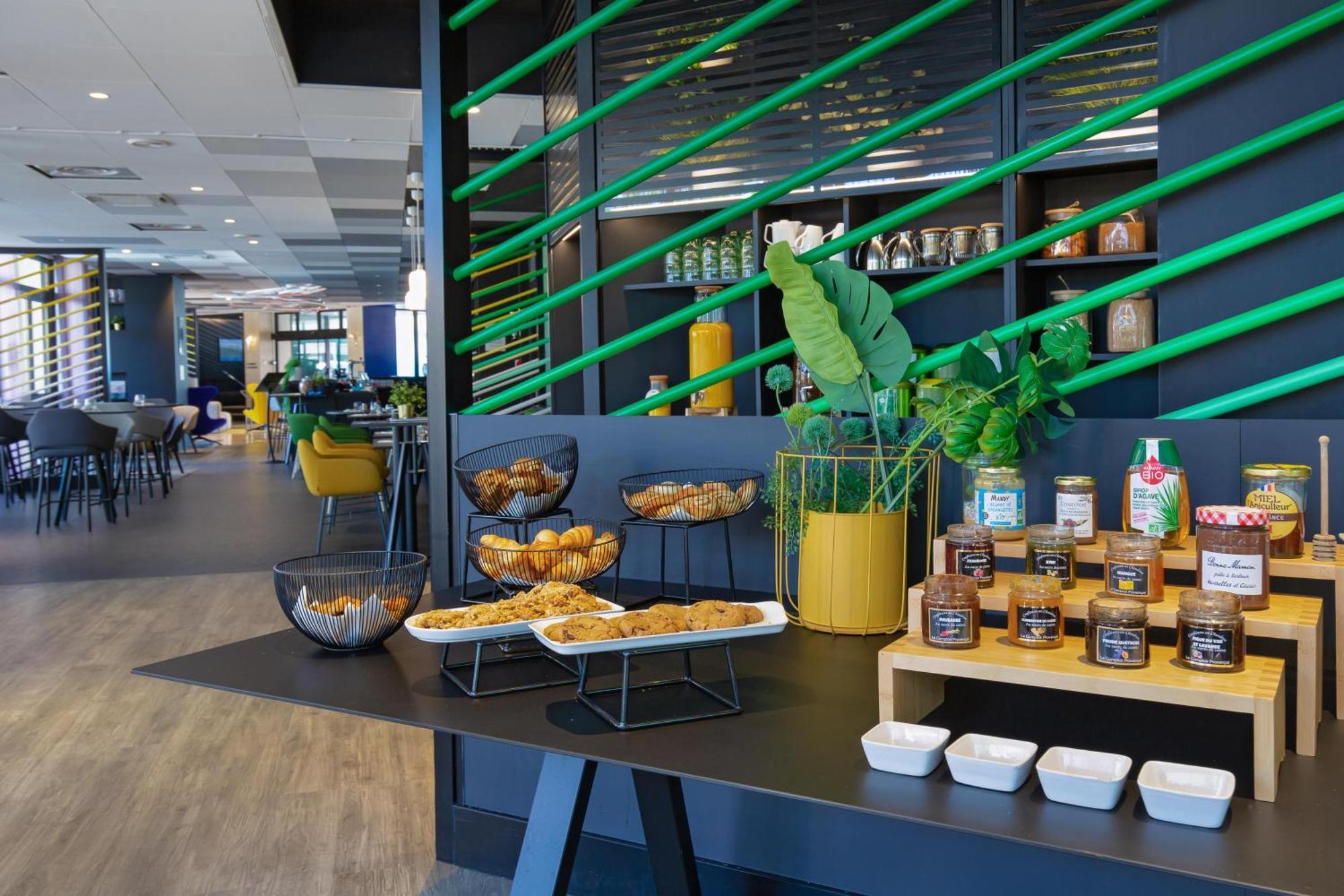 Mercure Hyeres Centre Cote D'Azur Exterior photo