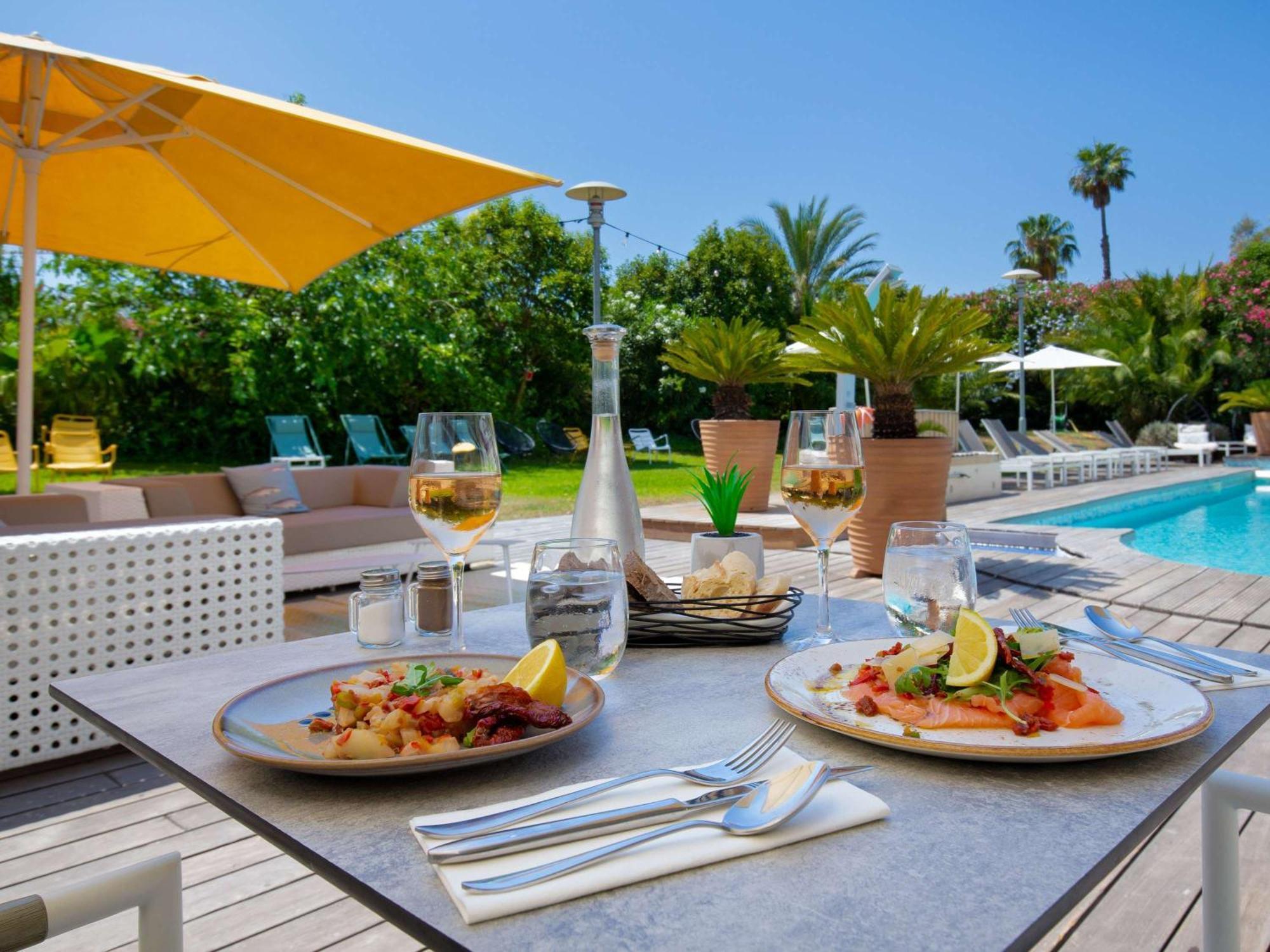 Mercure Hyeres Centre Cote D'Azur Exterior photo